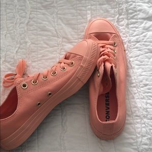 Converse- pale coral